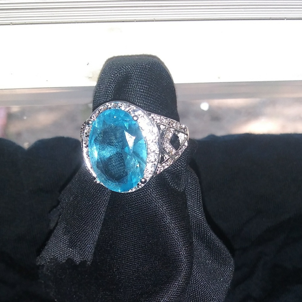 💙Beautiful Large Topaz Ring Size 8💙
